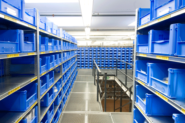 Víceúrovňové regálové systémy.