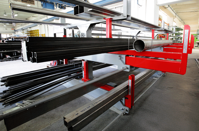 Od ručního po poloautomatické skladování dlouhého zboží